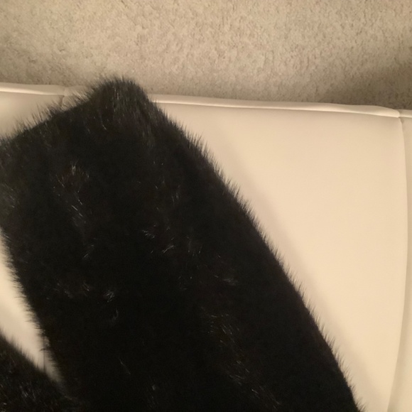 Saga Mink Royal Collection with Fox Tuxedo Collar - Picture 5 of 8